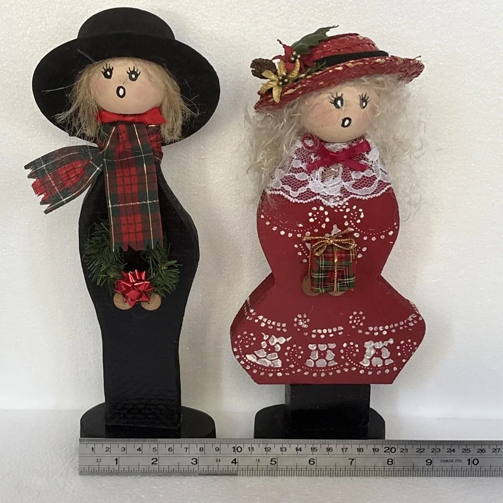 Wooden Family Christmas Carolers By Katherine Harris‎ & Carl 2000 Vintage